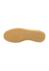 Schuhsohle aus Gummi mit einem strukturierten, Zickzackmuster für besseren Halt. Die Form ist flach mit einer glatten Kante und einem runden Logodetail.
