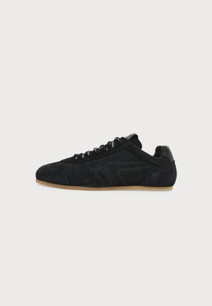 CLOSED Baskets basses - black