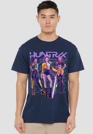 K-POP DEMON HUNTERS - HUNTRIX TRIO POSE - Print T-shirt - dark blue