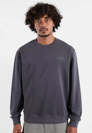 Sweat-shirt gris foncé avec un col rond, des manches longues et un logo "OXBOW" brodé sur la poitrine. Matériau en coton avec une texture lisse.