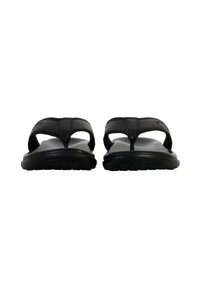 Infradito neri con suola in gomma testurizzata e doppie cinghie in tessuto. Il design presenta un supporto per le dita dei piedi per una vestibilità sicura e uno stile minimalista.