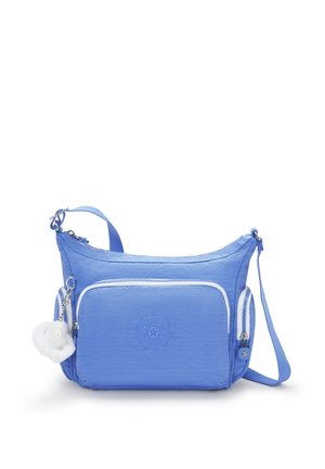 Blå nylon budtaske med hvide lynlåse og logo. Har justerbar stropp og frontlomme med en fluffy charme-tilbehør.