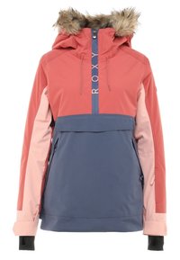 Kolorowa, wieloczęściowa kurtka ma różowo-granatowy design, odczepiany kaptur wyłożony futrem, kieszenie na zamek i elastyczne mankiety.