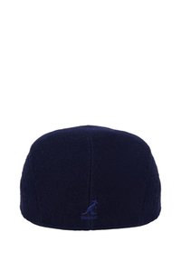 Cappello in lana blu navy dalla forma arrotondata, con il logo Kangol ricamato dello stesso colore sul retro. Tessuto morbido.