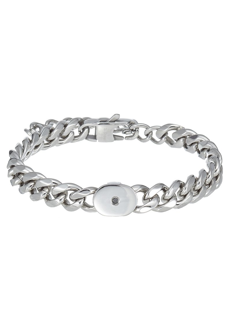 Silberner Metallarmband mit einem flachen ovalen Verschluss, der einen kleinen schwarzen Edelstein enthält. Das Design besteht aus miteinander verbundenen Gliedern mit einer glatten Oberfläche.