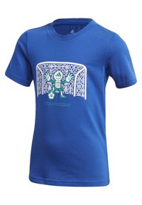 Camiseta de algodón azul con un gráfico de un portero de dibujos animados en verde, contornado en blanco, y un balón de fútbol en la parte inferior. Mangas cortas.