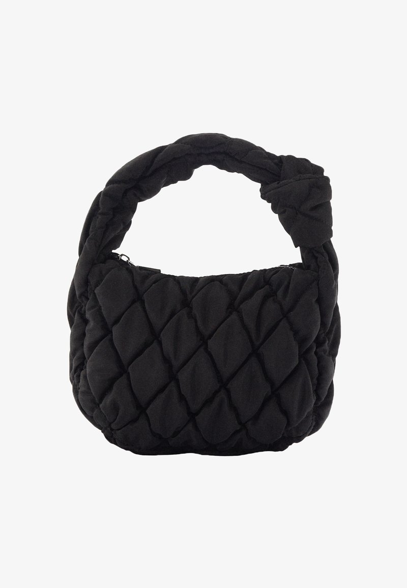 Sac à main en tissu matelassé noir avec une poignée torsadée rembourrée et une fermeture éclair sur le dessus.