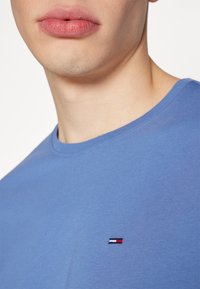 Tommy Jeans SLIM TEE - Basic T-shirt - charmed