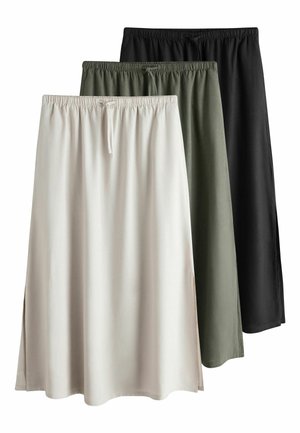 Drei lange Röcke in Beige, Olivgrün und Schwarz mit elastischen Bund und seitlichen Schlitzen, übereinander liegend auf weißem Hintergrund angeordnet.