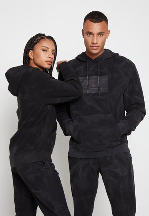 LEWIS HAMILTON UNISEX GMD FLAG HOODY - Sweat à capuche - black