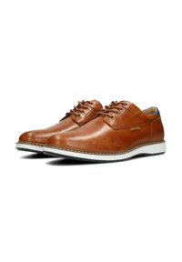 Zapatos de cuero marrón con un acabado suave, punta redondeada, suela blanca y cordones marrones. Presentan costuras sutiles y un pequeño logo en el lateral.