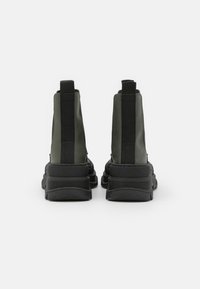 Pavement ELORA - Botas de tornozelo com plataforma - green