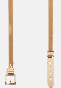 Ceinture en métal doré avec une boucle, dotée d'une sangle en tissu texturé étroite de couleur beige clair, comprenant cinq trous pour un ajustement personnalisable.
