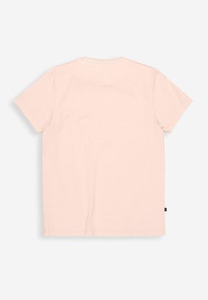 Effen lichtroze T-shirt met korte mouwen, plat gelegd, met de achterkant zichtbaar, voorzien van een ronde halslijn en een klein zwart label aan de rechter zoom.