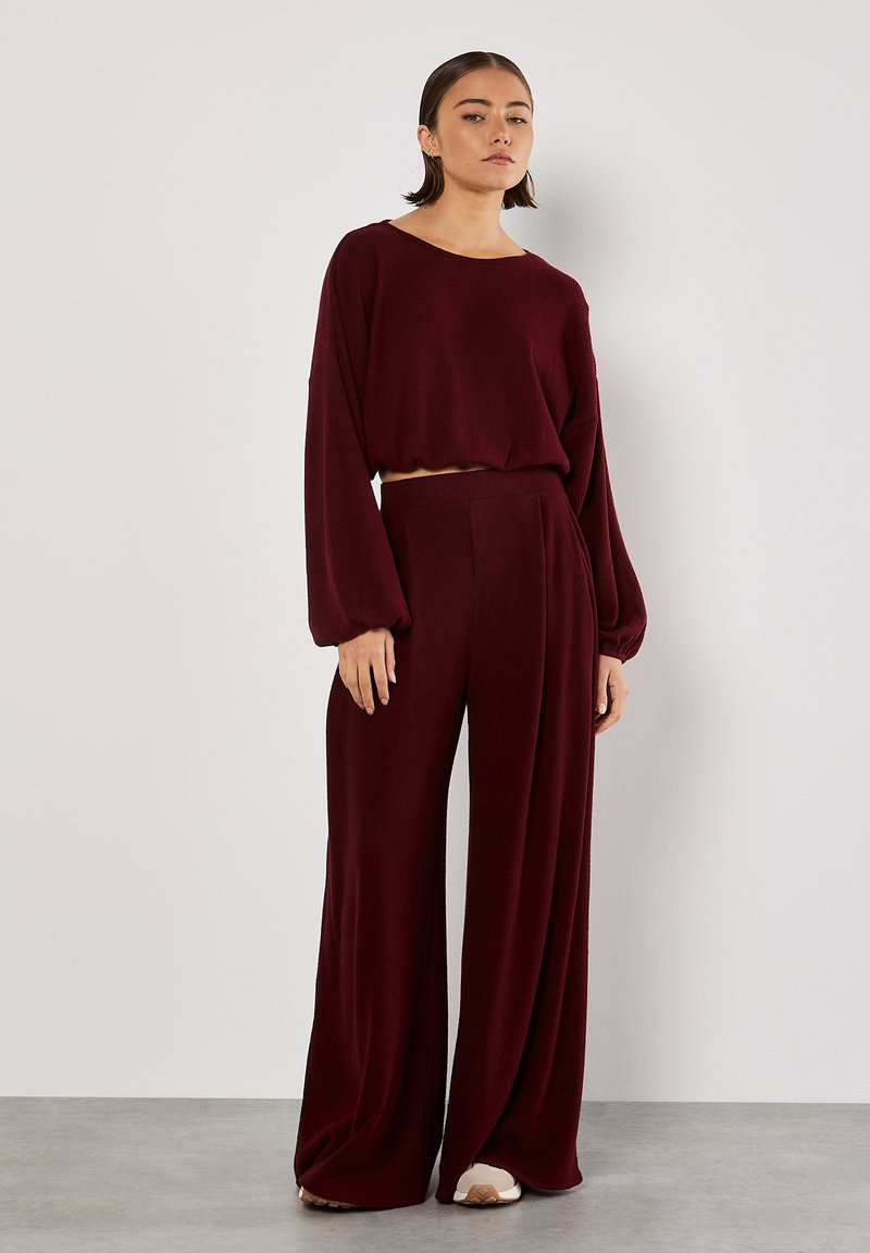 Apricot Longsleeve bordeauxrood