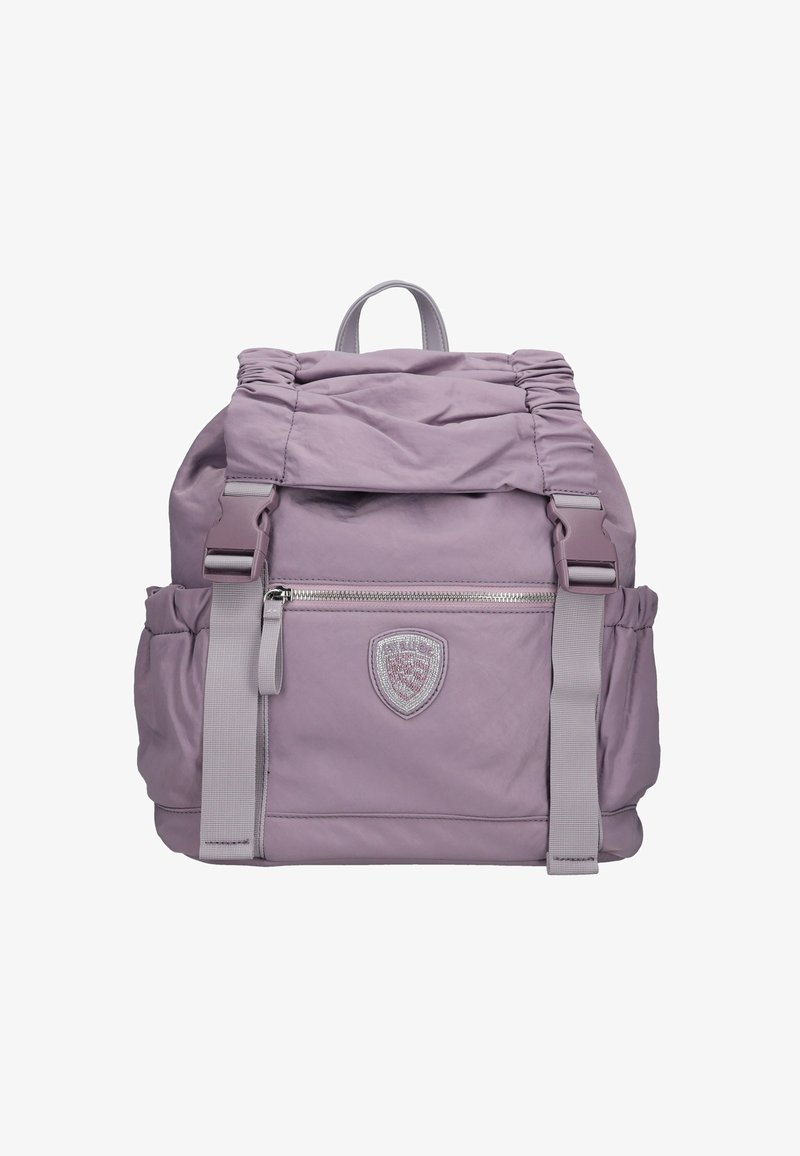 Mochila de nailon morada con parte superior fruncida, tirantes ajustables, bolsillo con cremallera en la parte frontal y una insignia de logo. Presenta una textura suave y herrajes metálicos.