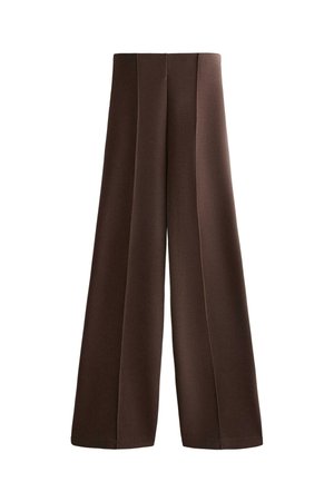 Smeđe hlače širokih nogavica od meke tkanine, s plisiranim detaljima sprijeda i ravnim krojem od struka do ruba.