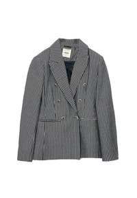 Blazer double boutonnage en rayures bleu marine et blanches. Il présente un col cranté, deux poches avant et un tissu texturé avec des coutures contrastées.