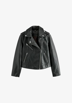 Mustan nahkainen moottoripyöräilijän takki, jossa on epäsymmetrinen etuvetoketju, hopeiset vetoketjut kolmessa taskussa, leveä kaulus ja olkasuojat.