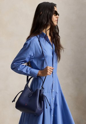 Polo Ralph Lauren POLO PLAY LEATHER DRAWSTRING BAG - Τσάντα χειρός - ink