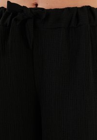 LELA Püksid - black