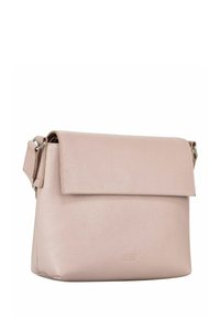 Sac bandoulière en cuir rose avec une finition texturée, doté d'un rabat et d'une sangle réglable. Logo discret embossé à l'avant.