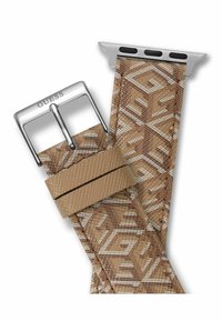 Brązowy wzorzysty pasek do zegarka wykonany z teksturowanego materiału, z metalową srebrną klamrą z wygrawerowaną nazwą marki "GUESS".