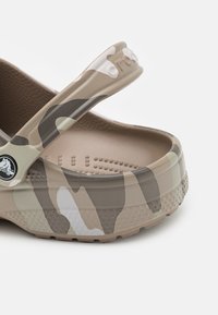 Crocs CLASSIC UNISEX - Ciabatte da mare - mushroom/multi-coloured
