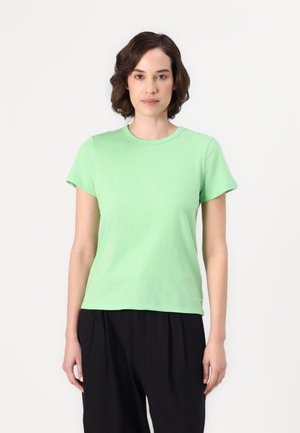 T-shirt in cotone verde con maniche corte e scollo rotondo, caratterizzato da una texture liscia e una vestibilità comoda.