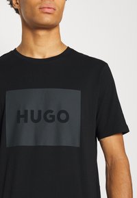 HUGO DULIVE - T-shirts print - black