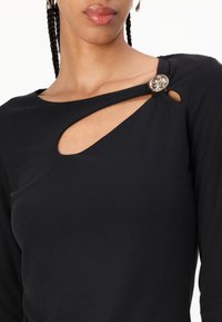 Guess Sweter