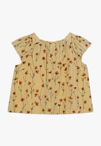 Żółta bluzka z krótkim rękawem, w pomarańczowy i brązowy kwiatowy wzór, z marszczoną dekoltem i luźnym, przewiewnym krojem, idealna na codzienne noszenie.