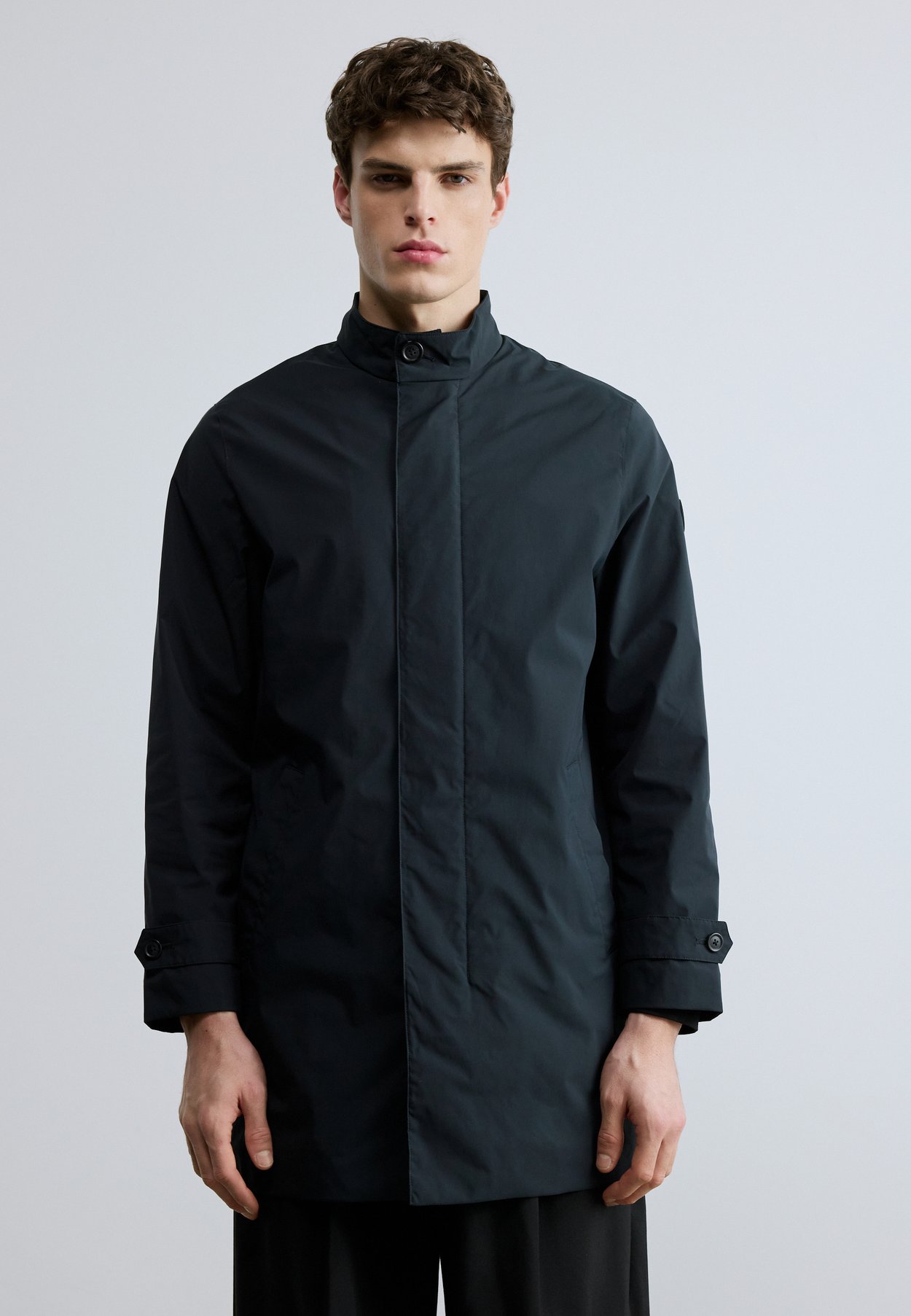 LIGHTWEIGHT COMMUTER COAT