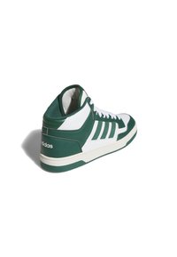 Sneakers Adidas alte in pelle verde e bianca. Caratteristiche includono tre strisce, un collo testurizzato e una suola in gomma.