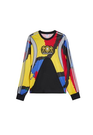 Camiseta deportiva de manga larga con patrones abstractos en negro, amarillo, rojo, azul y gris y un logotipo de Brain Dead en el pecho.