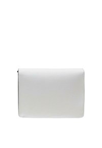 Borsa a mano rettangolare bianca con superficie testurizzata, bordi lisci e senza hardware visibile. Design semplice e minimalista con un'estetica pulita.