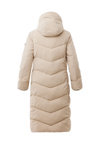 Lang beige gewatteerde jas met capuchon, chevron-quiltpatroon en lange mouwen, weergegeven vanuit de achterkant op een witte achtergrond.