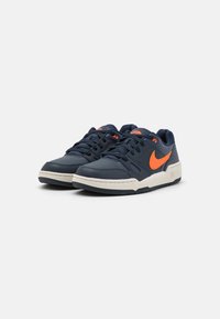 Nike Sportswear FULL FORCE  - Sapatilhas - dark obsidian/safety orange/obsidian/phantom