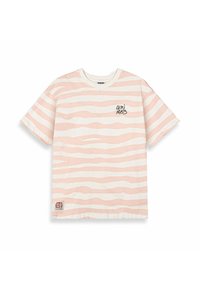 Camiseta de manga corta a rayas en rosa claro y crema, con un pequeño logo negro en el pecho y una etiqueta tejida en el dobladillo.
