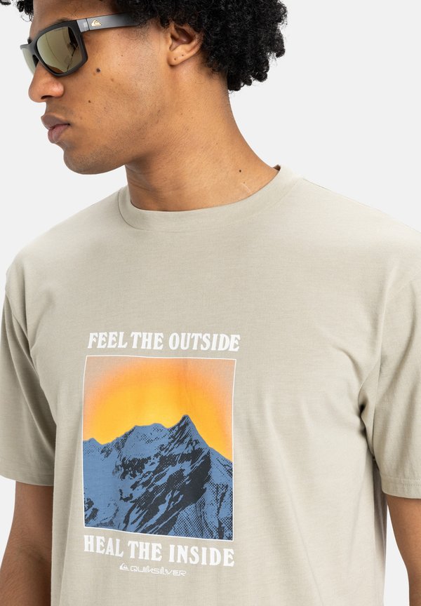 FEEL THE OUTSIDE - Print T-shirt - abbey stone solid2
