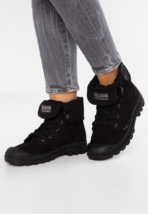 Botines con cordones - black