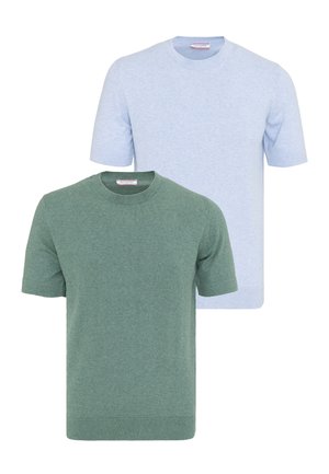 To striktrøjer med korte ærmer og rund hals i lyseblå og dæmpet grøn, vist mod en hvid baggrund.