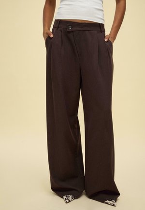 Stradivarius, Pantalon classique - mottled brown