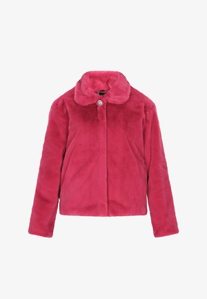 Ružový umelý kožúšok s golierovým výstrihom, zapínaním na jeden gombík a jemnou textúrou. Má hladký, plyšový povrch.