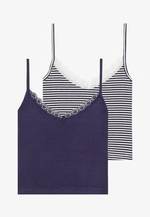 Deux camisoles : l'une unie en violet foncé avec des bordures en dentelle, l'autre rayée en marine et blanc avec un décolleté festonné, toutes deux avec des bretelles fines.