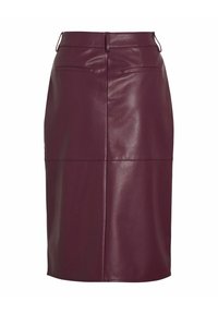 Vysoký pás, kolená dlhá burgundská kožená ceruzková sukňa s dvoma zadnými vreckami a pútkom na opasok, hladký povrch.