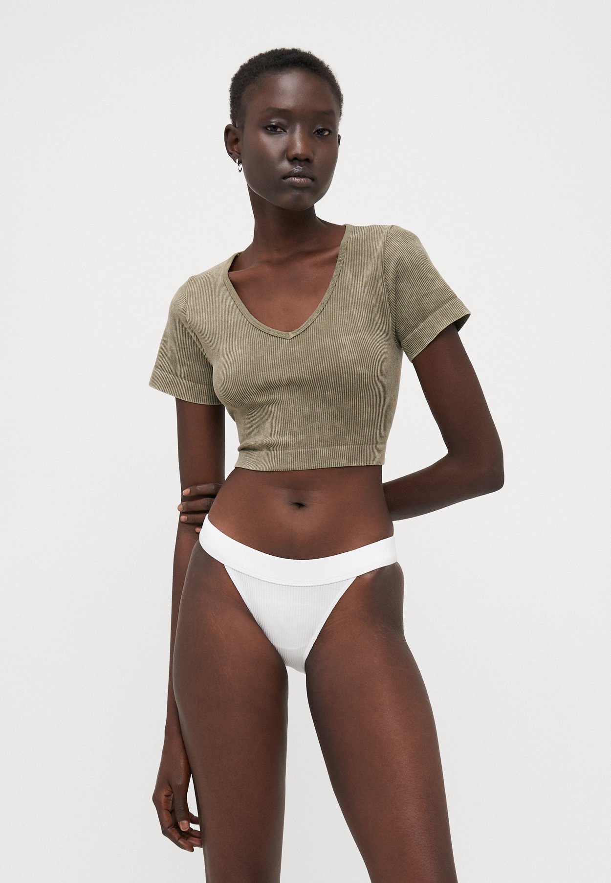 ONLLEA SEAMLESS STONE V NECK