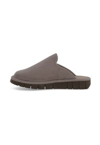 Scarpe slip-on grigie con materiale superiore morbido e liscio e una suola in gomma spessa e testurizzata con un motivo scanalato per garantire la trazione.