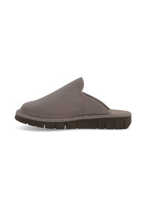 Scarpe slip-on grigie con materiale superiore morbido e liscio e una suola in gomma spessa e testurizzata con un motivo scanalato per garantire la trazione.