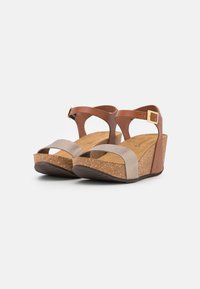 Copenhagen Shoes Sandali con plateau - gold-coloured